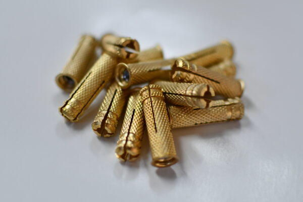 Conjunto taco de latón+tornillo inox piscina - Imagen 2