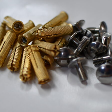 Conjunto taco de latón+tornillo inox piscina