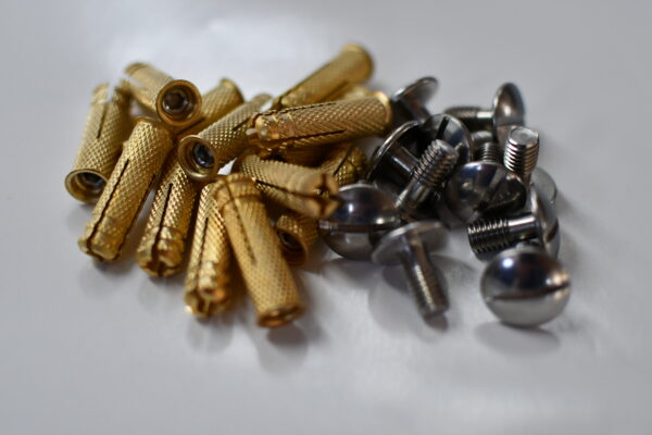 Conjunto taco de latón+tornillo inox piscina